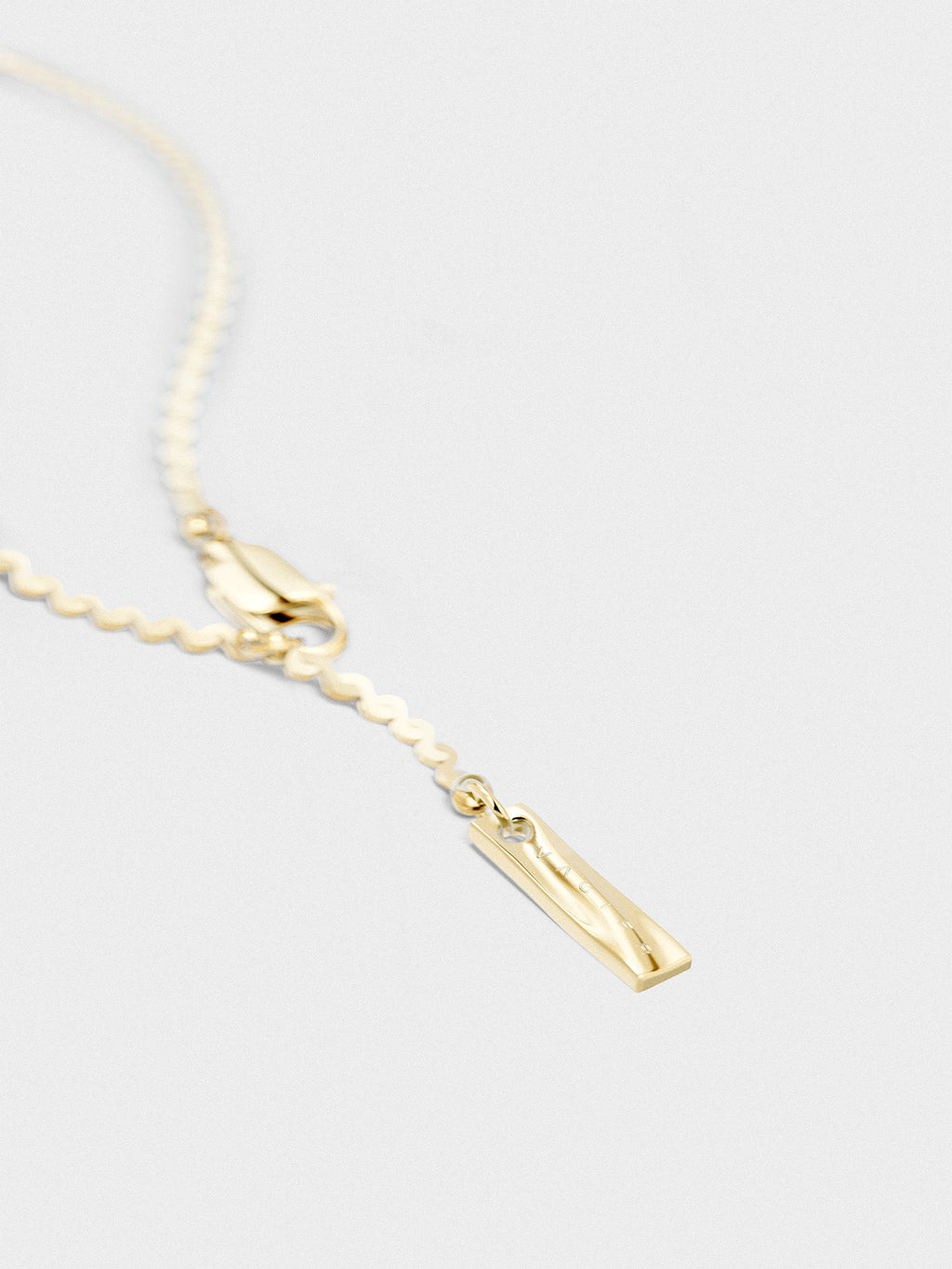FLUID CHAIN NECKLACE