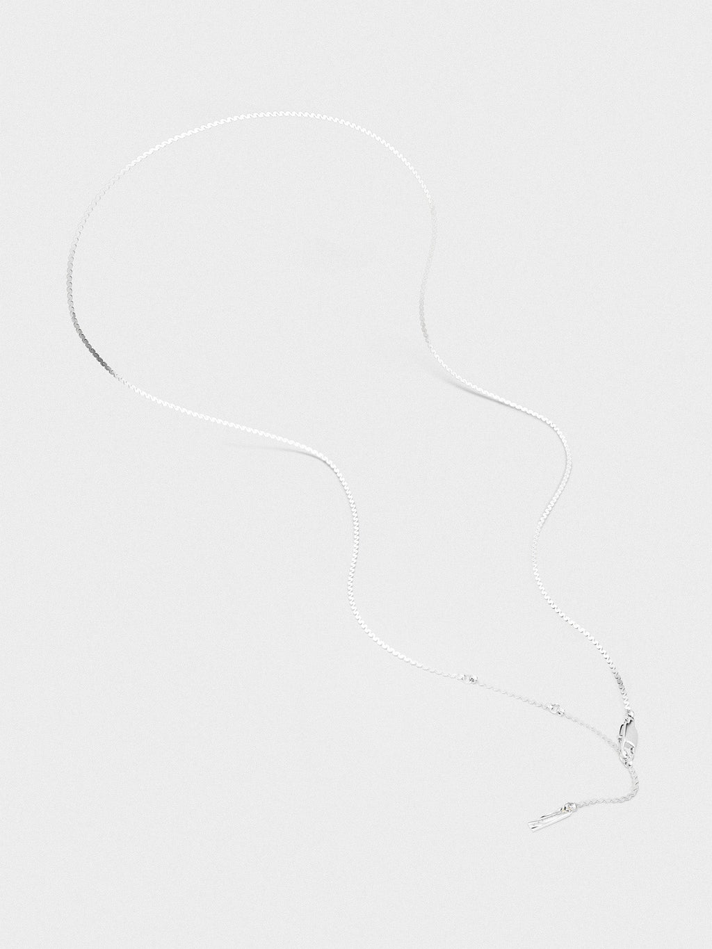 FLUID CHAIN NECKLACE